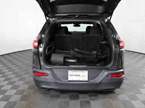 Used 2017 Jeep Cherokee Sport image 8