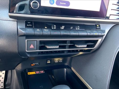 Used 2025 Toyota Camry SE FWD image 32