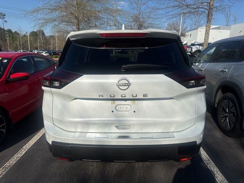 Certified 2025 Nissan Rogue SV w/ SV Premium Package image 6