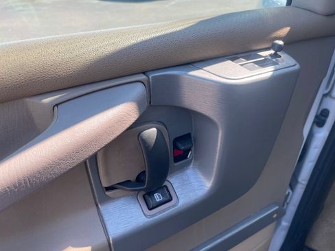 Used 2014 Chevrolet Express 1500 AWD image 34