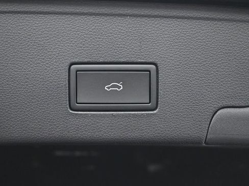 Used 2023 Volkswagen Atlas Cross Sport SE image 23