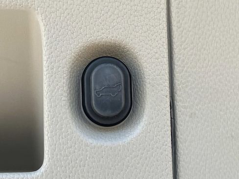 Used 2020 Cadillac Escalade Premium Luxury image 13