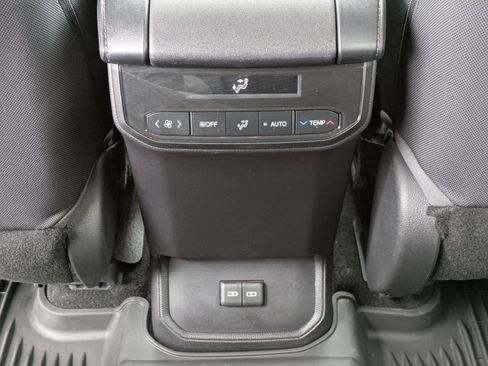 Used 2023 Toyota Highlander LE image 16