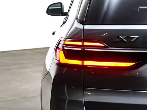 Used 2024 BMW X7 xDrive40i w/ Premium Package image 16