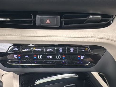 Used 2023 Buick Envision Avenir image 29