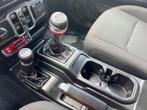 Used 2022 Jeep Wrangler Unlimited Rubicon w/ Steel Bumper Group image 18