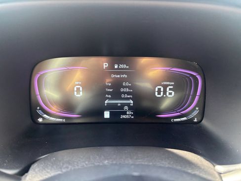 Used 2025 Kia Soul LX w/ LX Technology Package FWD image 38