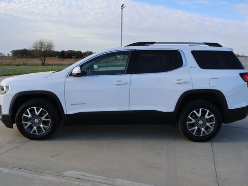 Used 2023 GMC Acadia SLT AWD/4WD image 2