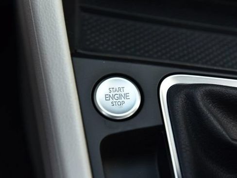 New 2026 Volkswagen Jetta SE FWD image 17