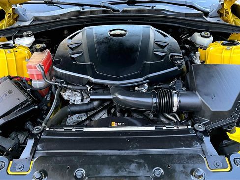 Used 2018 Chevrolet Camaro LT w/ Technology Package RWD image 9