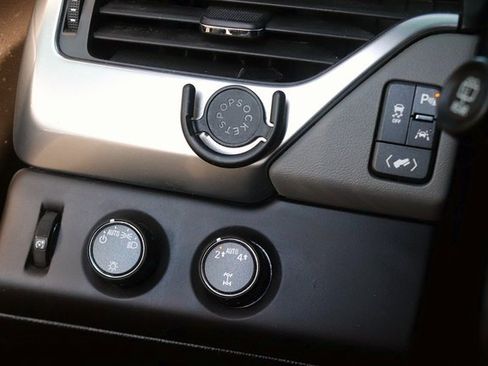 Used 2019 Chevrolet Suburban LT image 25