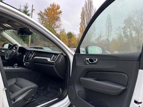 Used 2025 Volvo XC60 B5 Plus w/ Protection Package Premier image 11