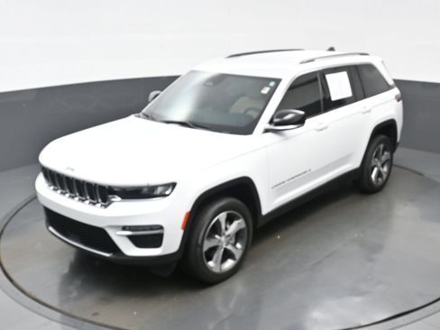 Used 2023 Jeep Grand Cherokee Limited AWD/4WD image 33