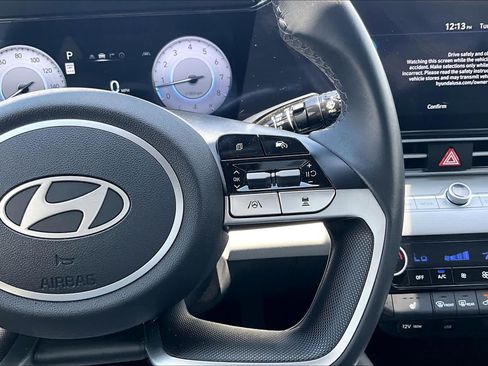 Used 2025 Hyundai Elantra Limited FWD image 22