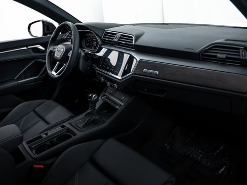 New 2025 Audi Q3 2.0T Premium image 8