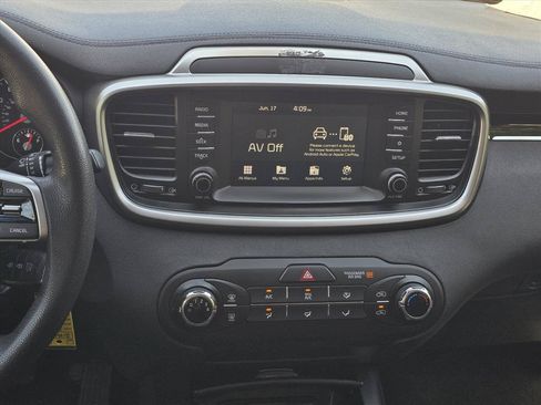 Used 2020 Kia Sorento FWD V6 image 15
