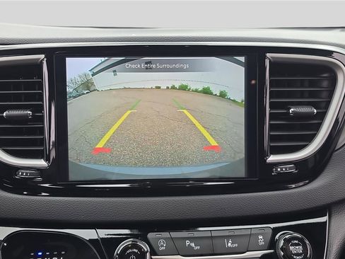 Used 2025 Chrysler Pacifica Select FWD image 22
