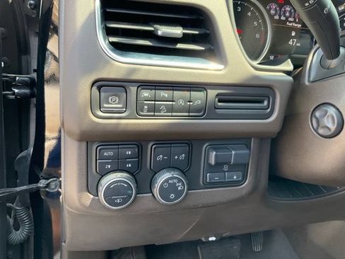 Used 2021 Chevrolet Suburban Z71 w/ Z71 Off-Road Package AWD/4WD image 9