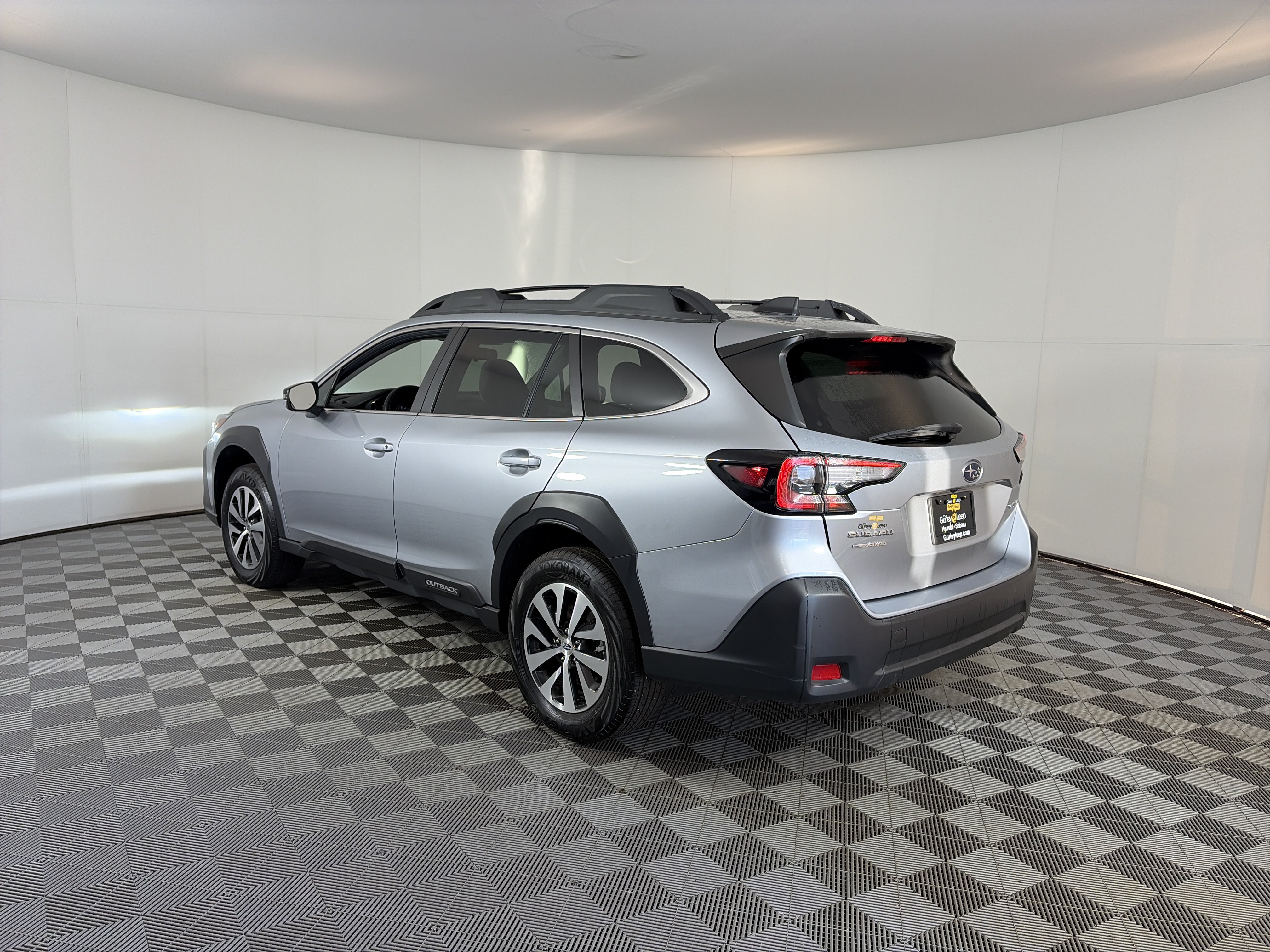 Certified 2025 Subaru Outback Premium AWD/4WD image 8