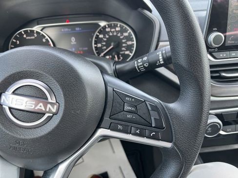 Used 2025 Nissan Altima 2.5 SV FWD image 24