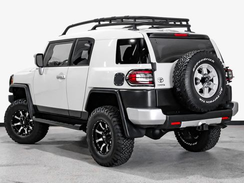 Used 2014 Toyota FJ Cruiser 4WD w/ Upgrade Package image 8