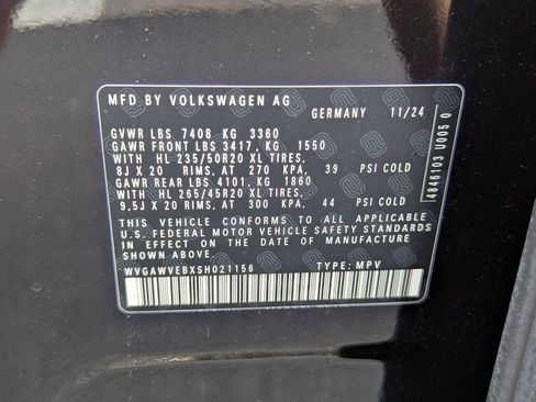 New 2025 Volkswagen ID. Buzz 1st Edition RWD image 24