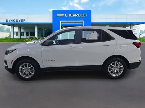 Used 2024 Chevrolet Equinox LS w/ LS Convenience Package AWD/4WD image 4