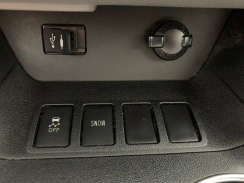 Used 2014 Toyota Highlander XLE FWD image 21