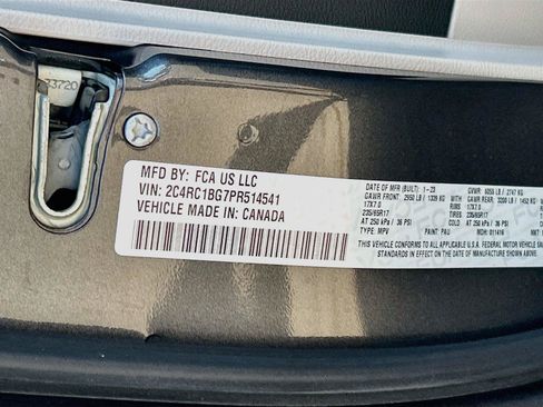 Used 2023 Chrysler Pacifica Touring-L FWD image 43