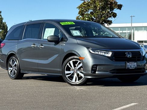 Used 2021 Honda Odyssey Touring image 2