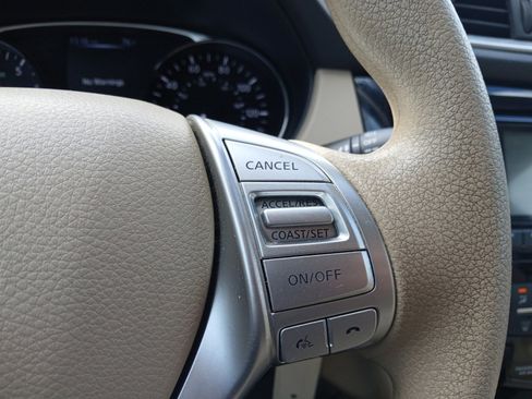 Used 2015 Nissan Rogue S image 18