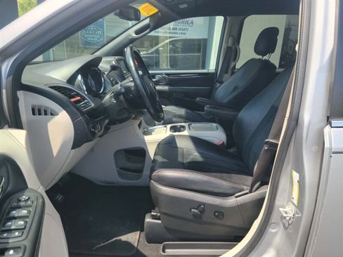 Used 2018 Dodge Grand Caravan SXT FWD image 18