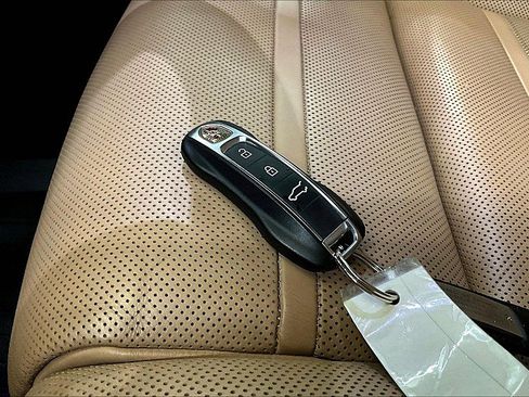 Used 2019 Porsche Cayenne image 10