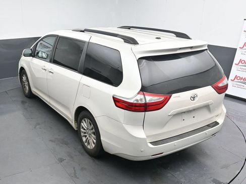 Used 2017 Toyota Sienna XLE image 14