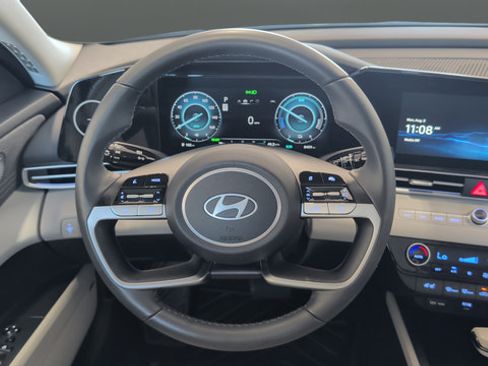 Certified 2025 Hyundai Elantra Limited FWD image 16