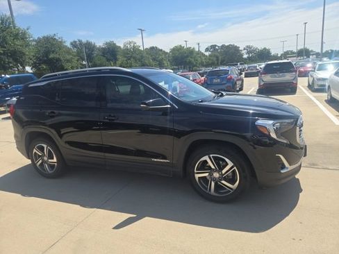 Used 2021 GMC Terrain SLT w/ Infotainment Package II FWD image 2