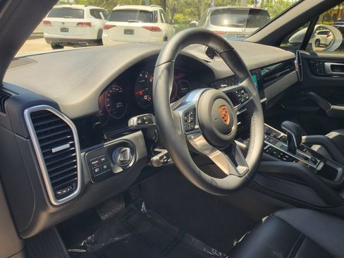 Used 2023 Porsche Cayenne AWD/4WD image 15