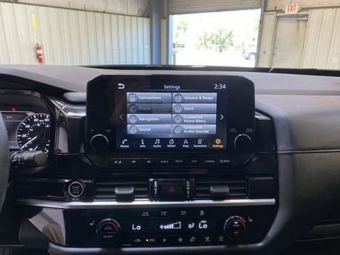 Used 2024 Nissan Pathfinder SL AWD/4WD image 39