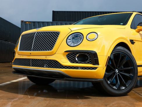 Used 2017 Bentley Bentayga AWD/4WD image 25