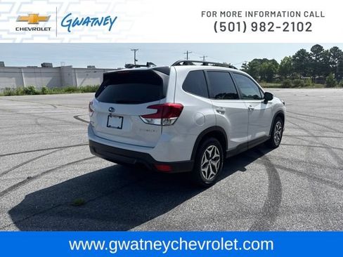 Used 2024 Subaru Forester Premium AWD/4WD image 5