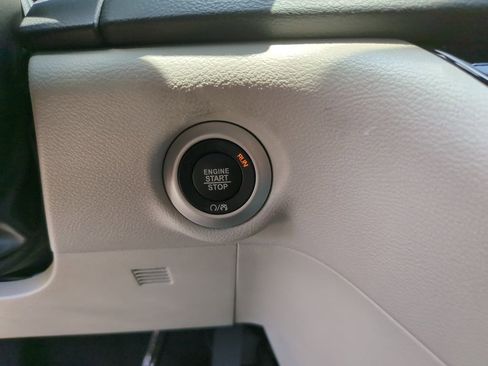 Used 2023 Chrysler Pacifica Touring-L FWD image 30