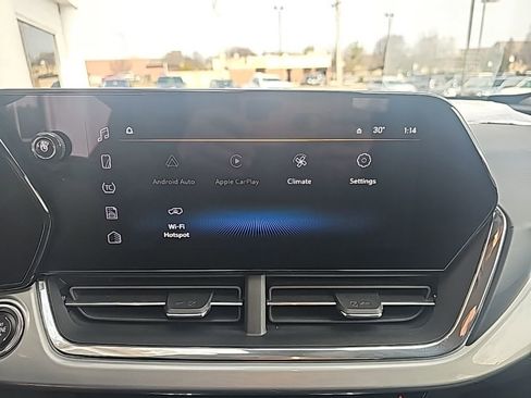 Used 2025 Chevrolet Trax LT w/ LT Convenience Package image 15