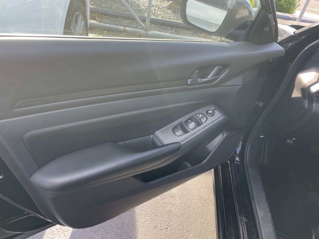 Used 2024 Nissan Altima 2.5 S FWD image 16