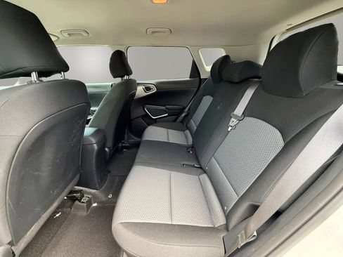 Used 2023 Kia Soul LX w/ LX Technology Package FWD image 12