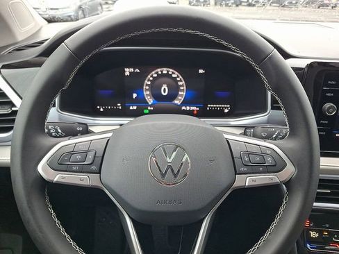 New 2026 Volkswagen Taos SE image 10