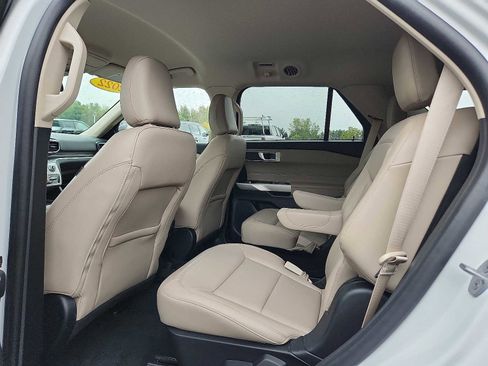 Used 2022 Ford Explorer XLT w/ Equipment Group 202A image 10