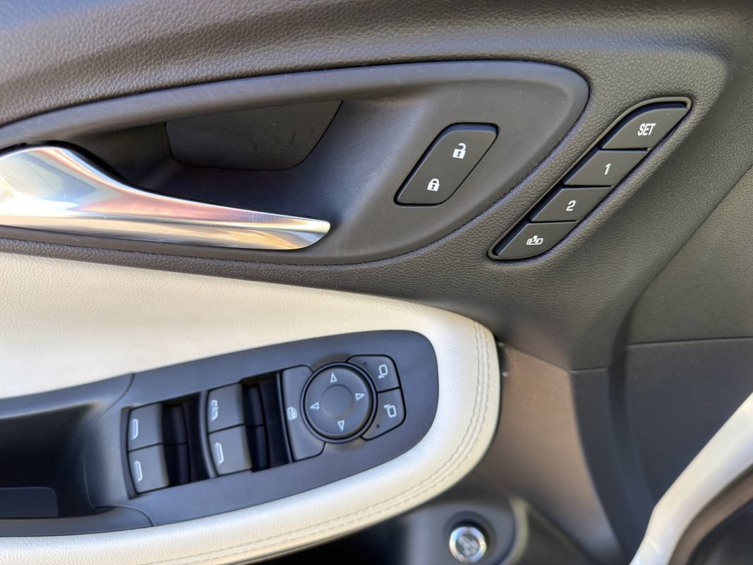 Used 2023 Buick Encore GX Essence w/ Experience Buick Package FWD image 10