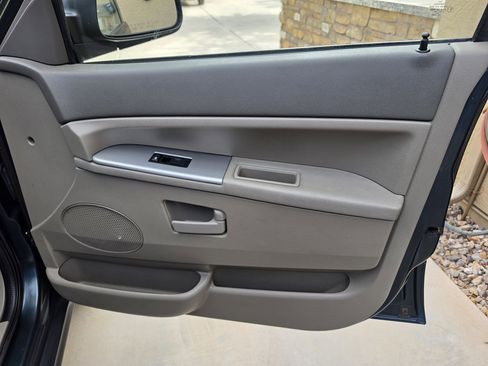 Used 2005 Jeep Grand Cherokee Laredo image 29