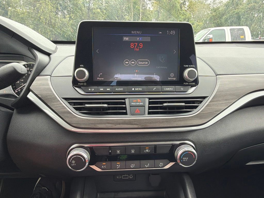 Used 2025 Nissan Altima 2.5 SV FWD image 27