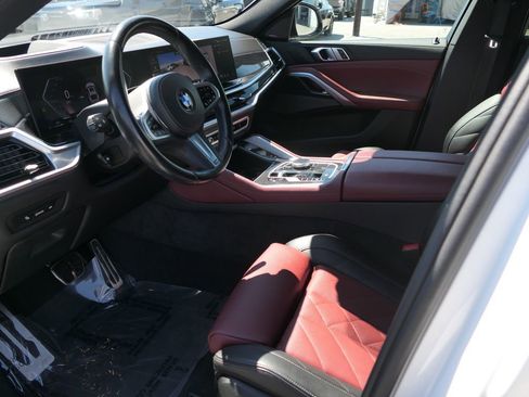 Used 2024 BMW X6 xDrive40i w/ Premium Package image 11